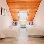 Panoramica Pool & Sauna فيلة