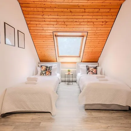 Panoramica Pool & Sauna 别墅