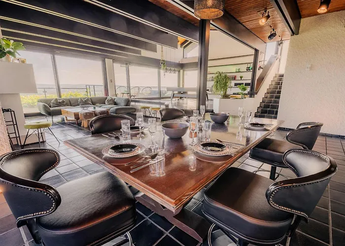 Panoramica Pool & Sauna Villa